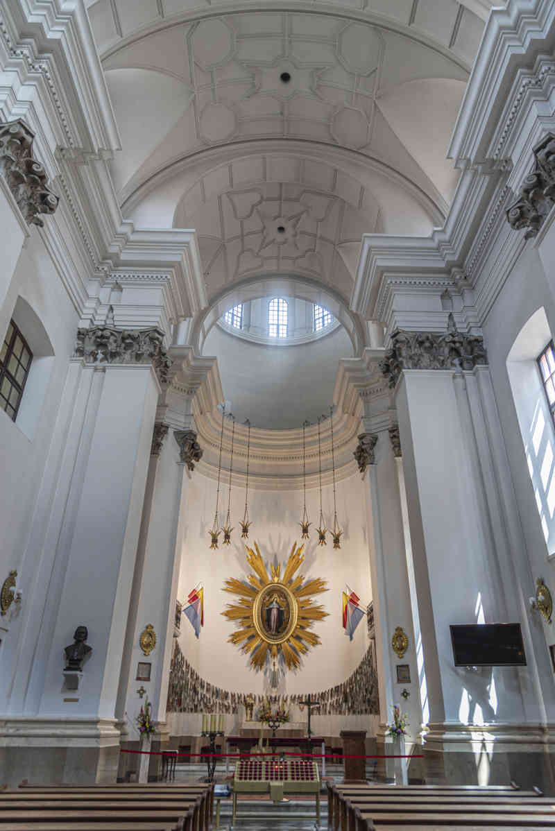 Polonia - Varsovia 058 - santuario de Nuestra Señora de la Merced.jpg
